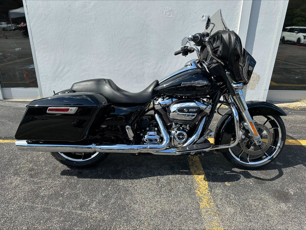 Street Glide®