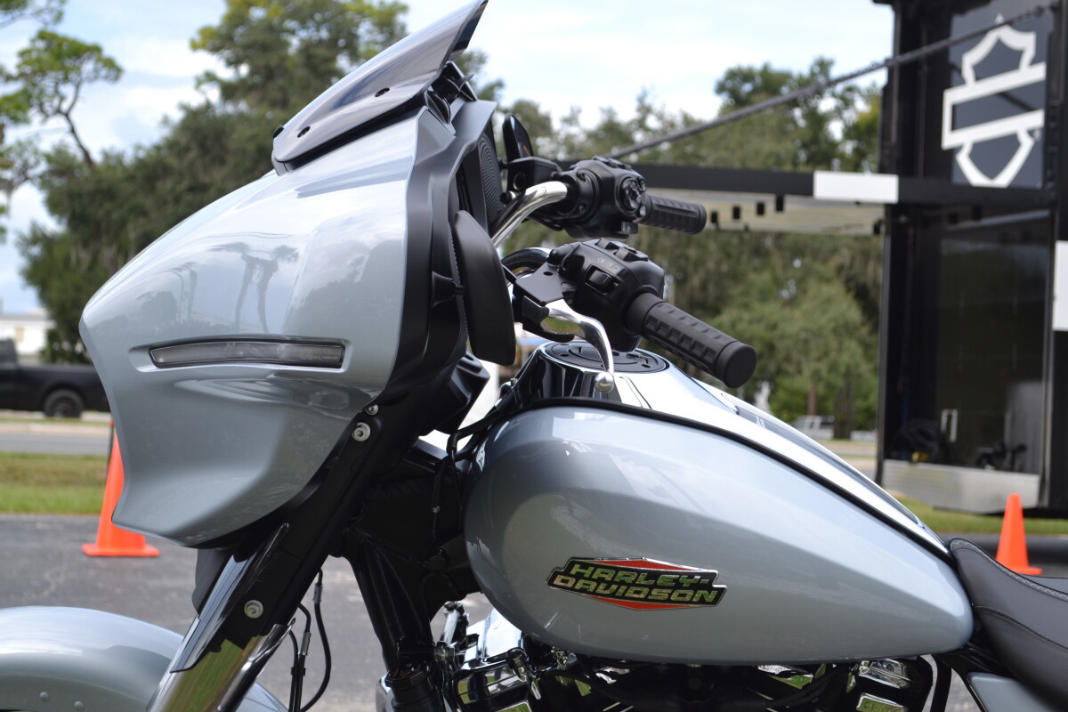 Street Glide®