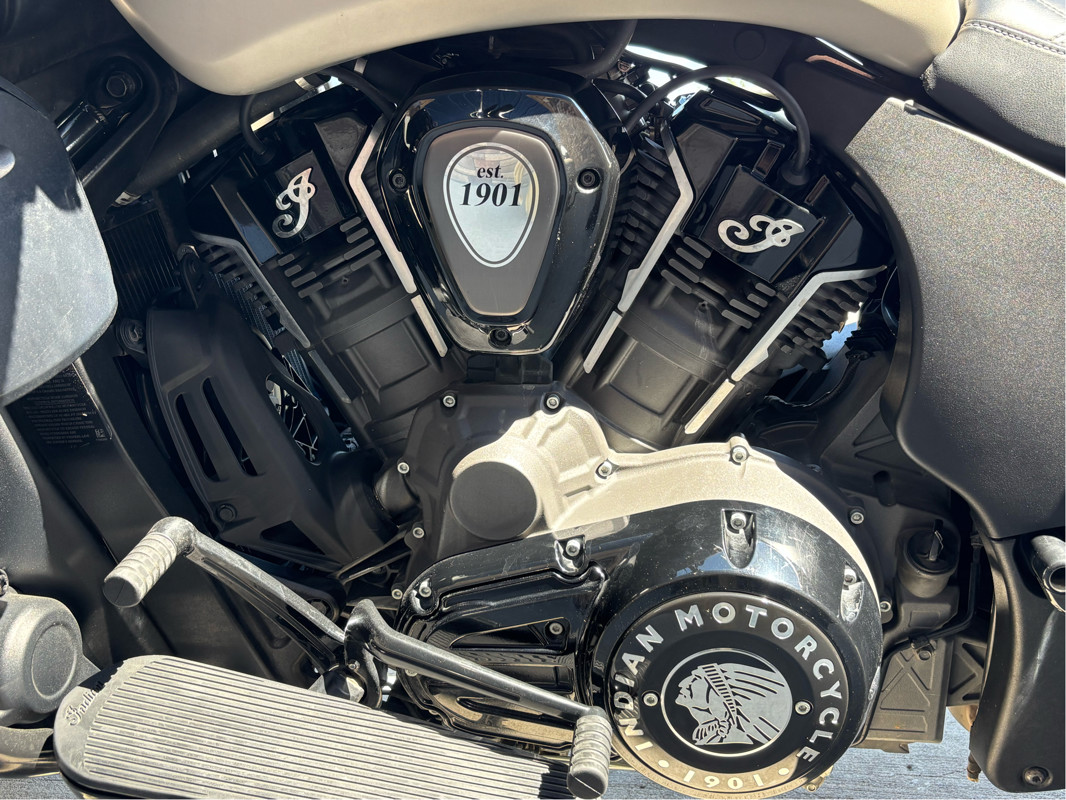 Pursuit Dark Horse Premium Package