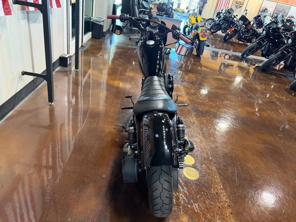 Iron 883®