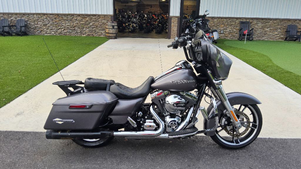 Street Glide®