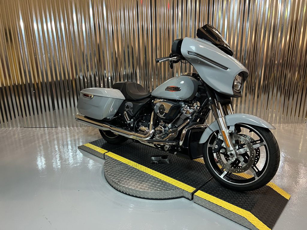 Street Glide®