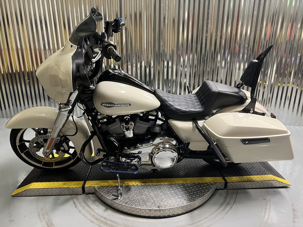 Street Glide®