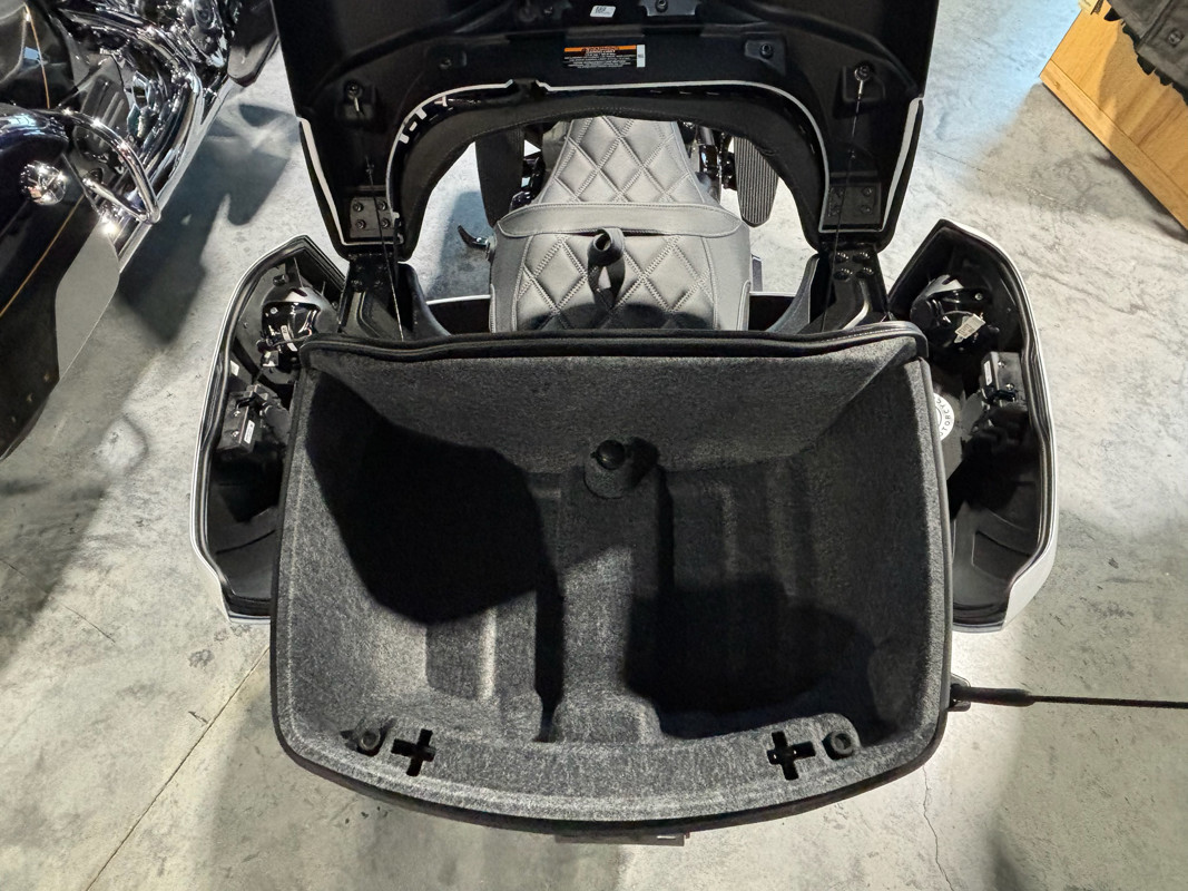 Pursuit Dark Horse 112
