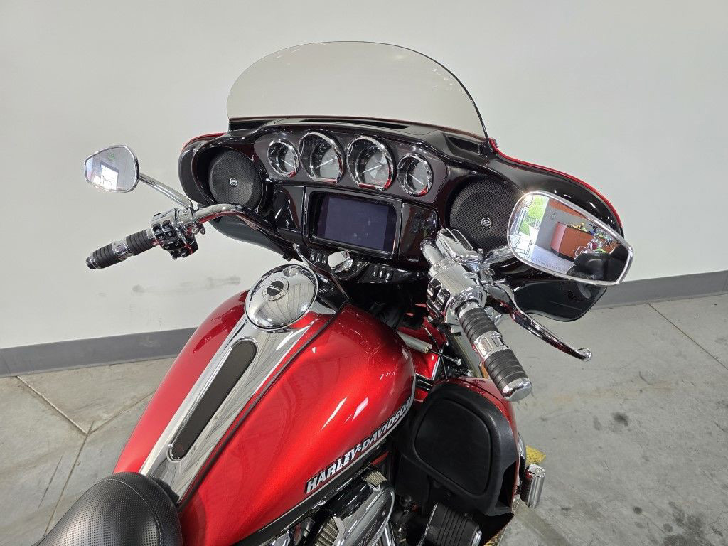 CVO® Tri Glide® Ultra