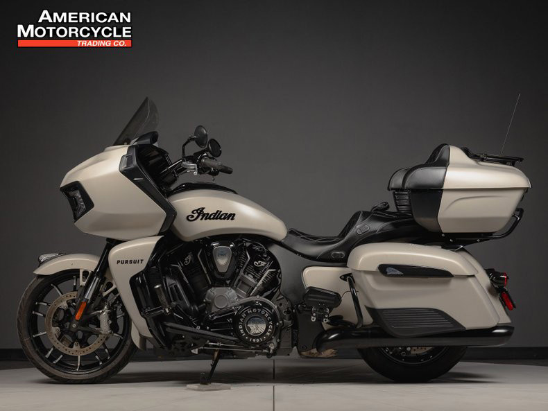 Pursuit Dark Horse Premium Package