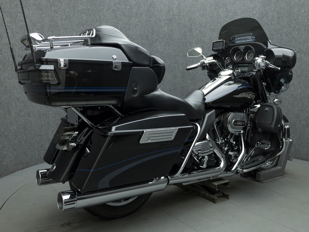 CVO® Ultra Classic® Electra Glide® 110th Anv. Ed.