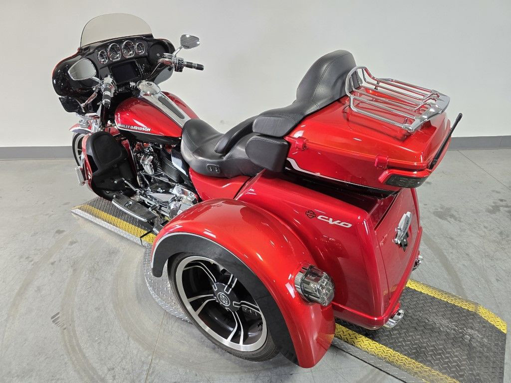 CVO® Tri Glide® Ultra