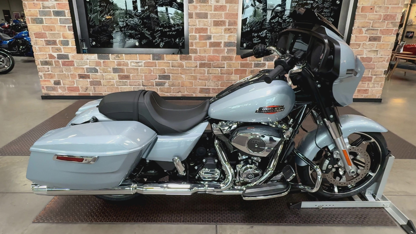 Street Glide®