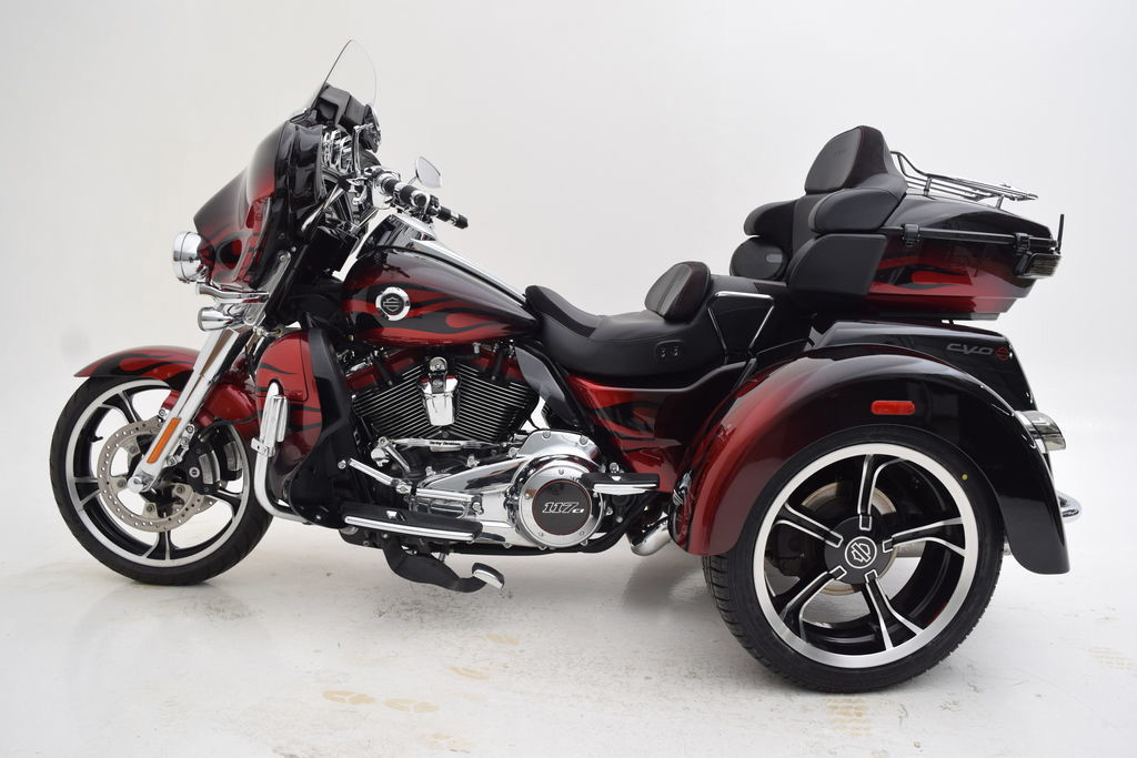 CVO® Tri Glide®
