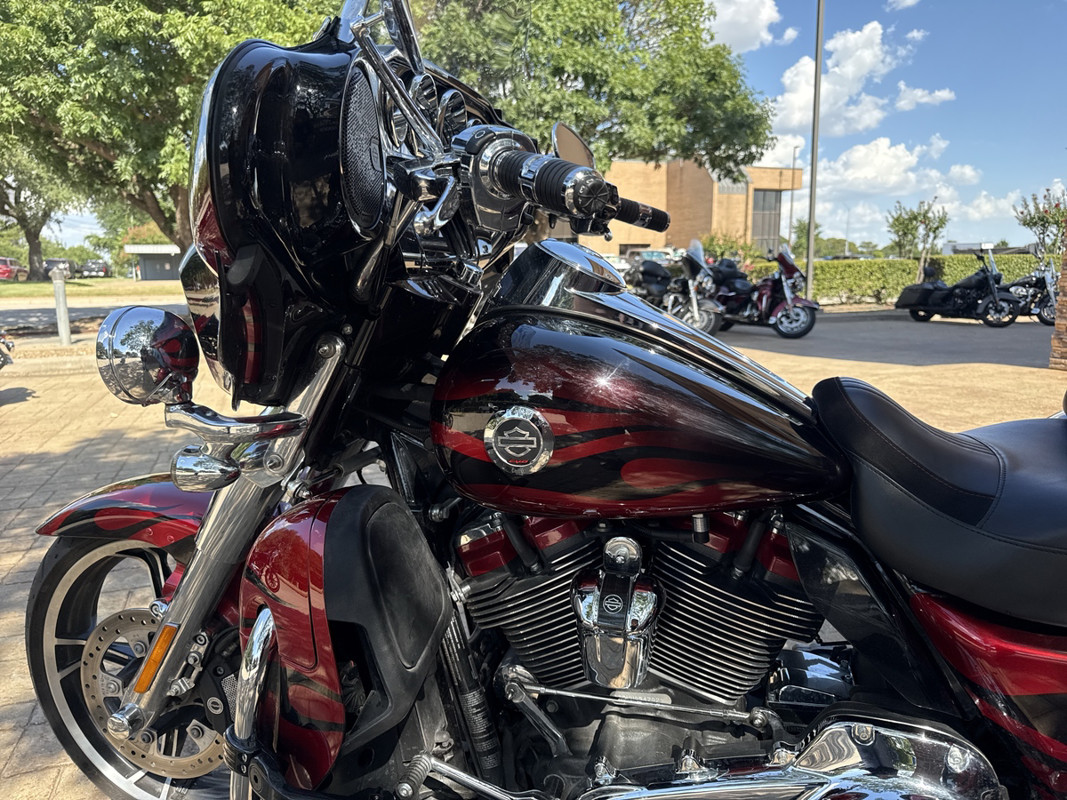 CVO® Tri Glide®