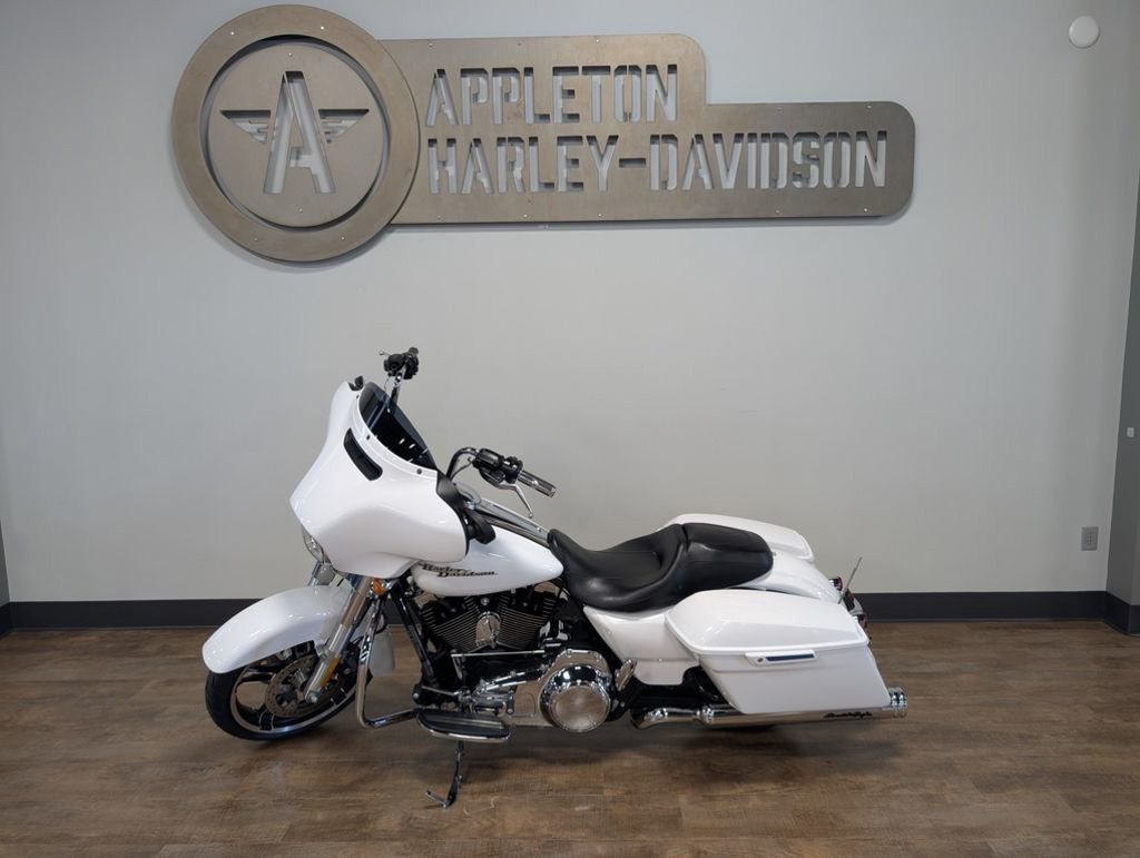 Street Glide®