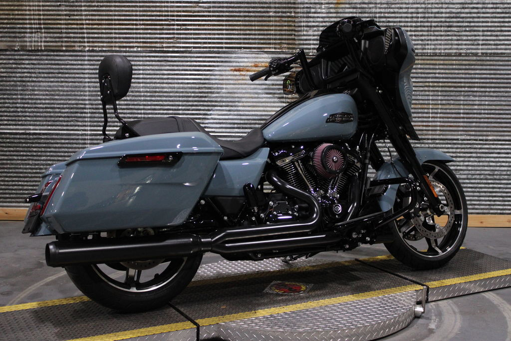 Street Glide®