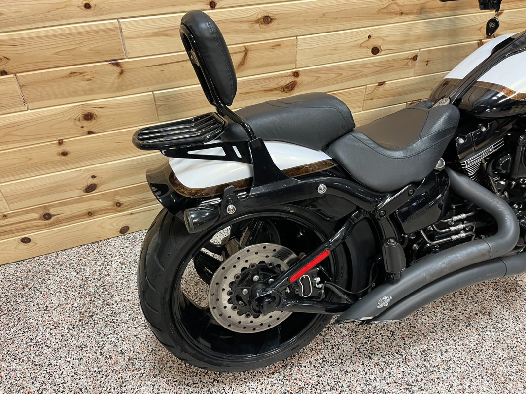 CVO® Pro Street Breakout®
