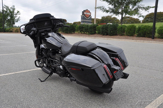 Street Glide®