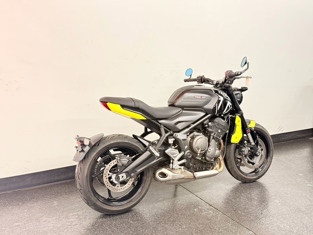 Trident 660