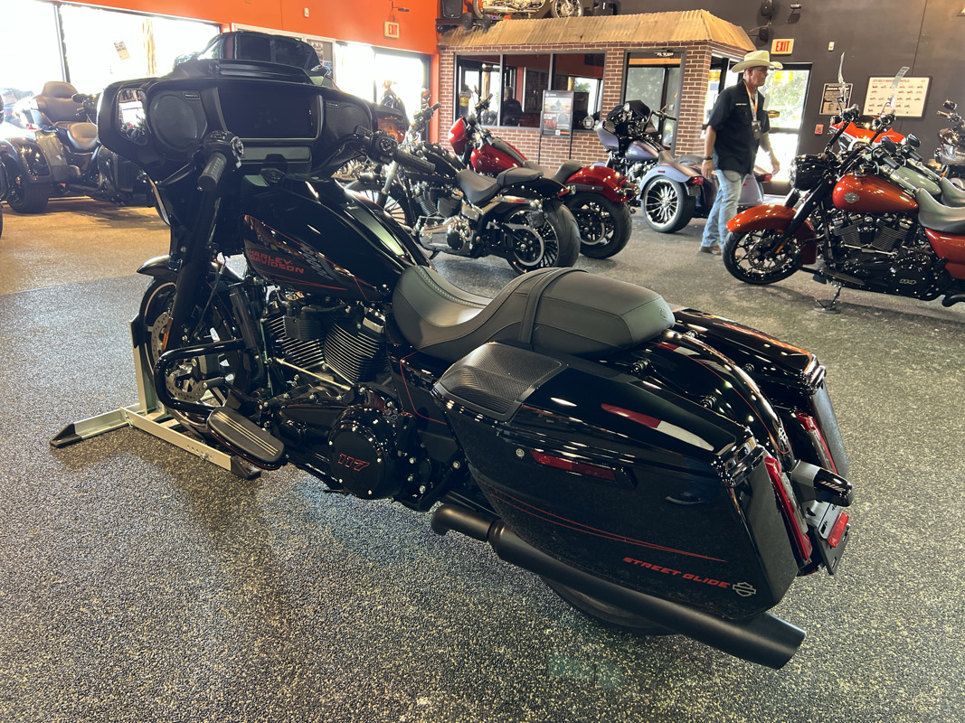 Street Glide®