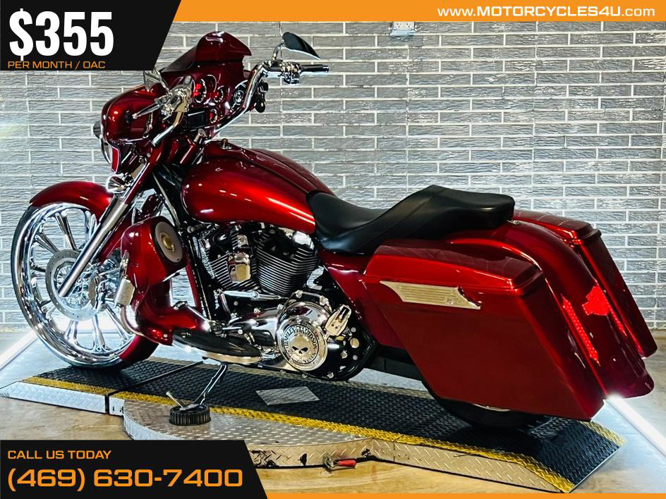Street Glide®