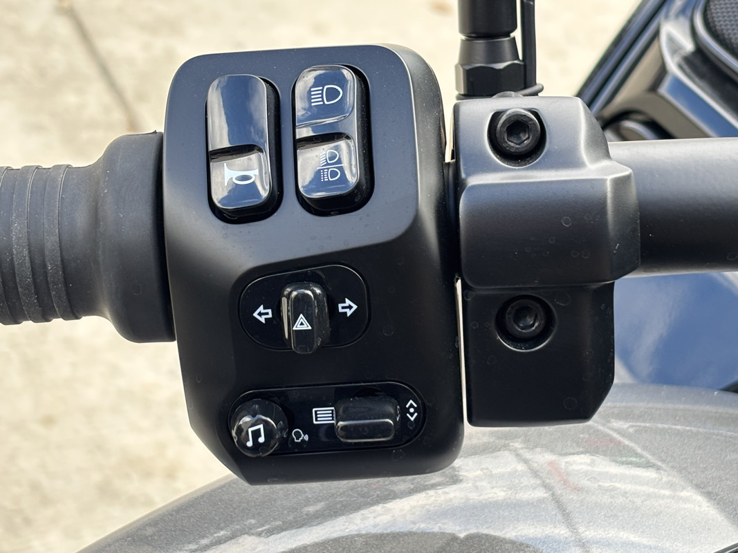 Pursuit Dark Horse 112