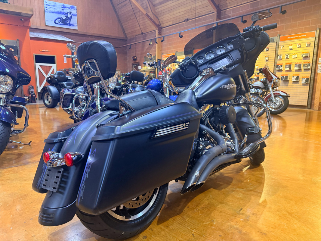 Street Glide®