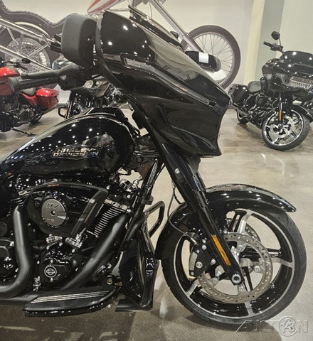 Street Glide®