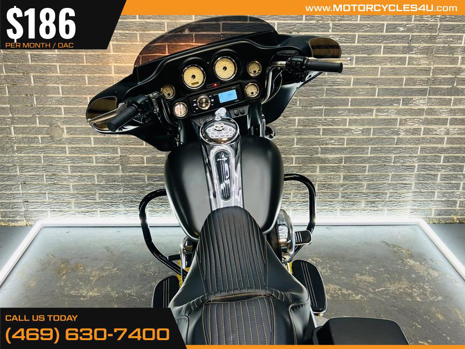 Street Glide®