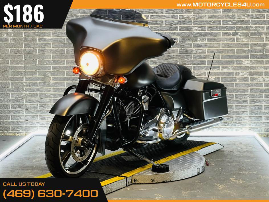 Street Glide®