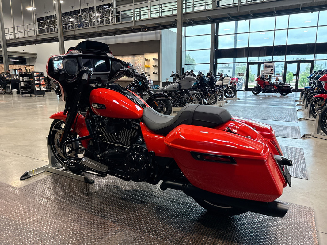 Street Glide®