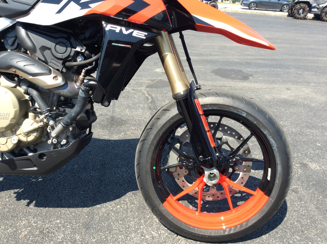 Hypermotard 698