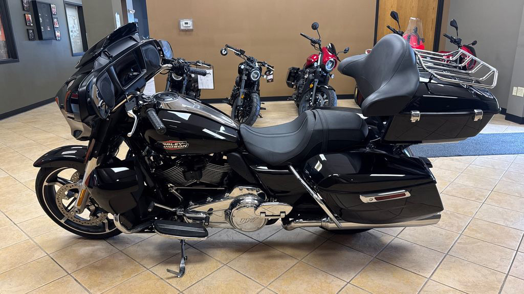 Street Glide®