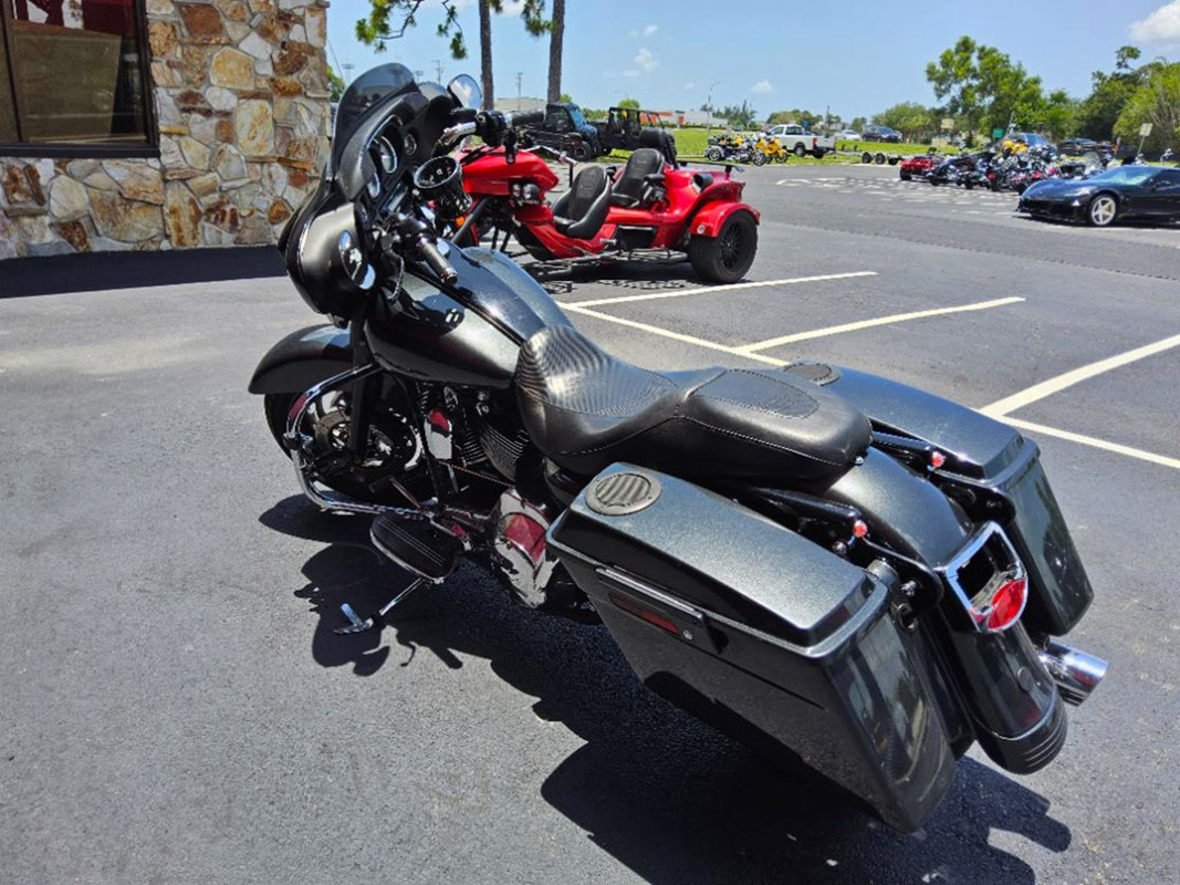 Street Glide®