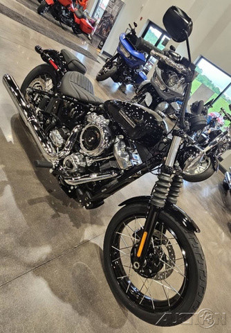 Street Bob®