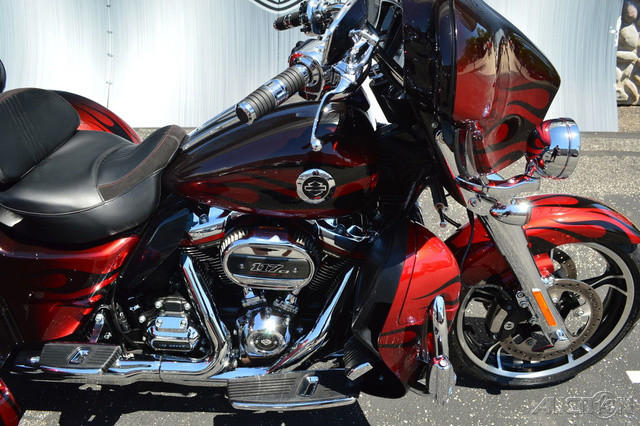 CVO® Tri Glide®