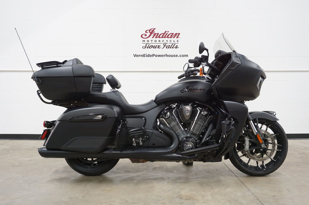 Pursuit Dark Horse Premium Package
