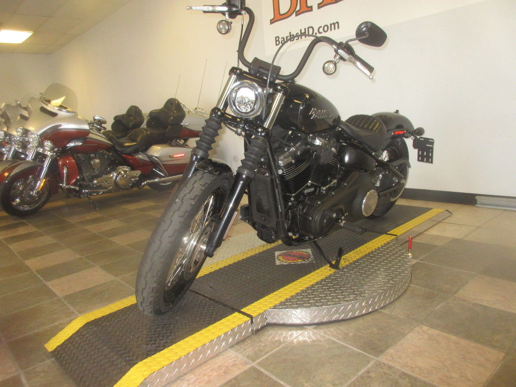 Street Bob®