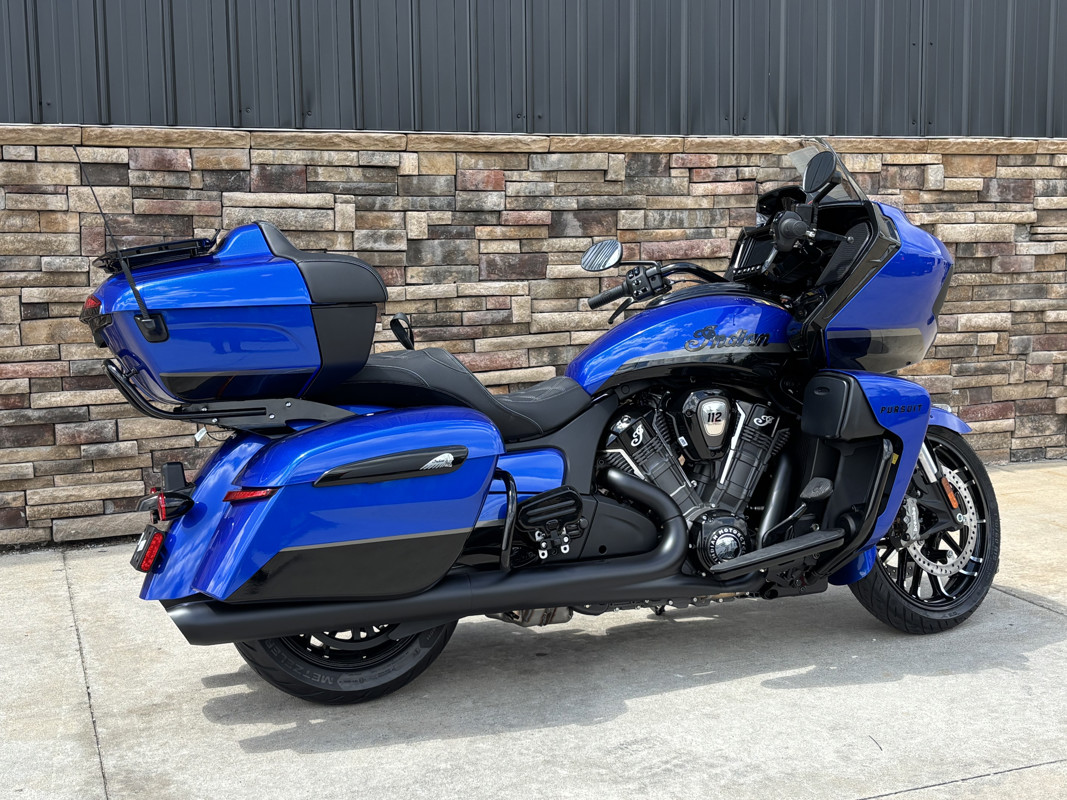 Pursuit Dark Horse 112