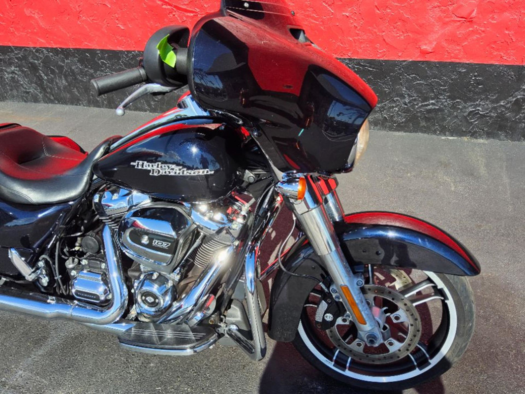 Street Glide®