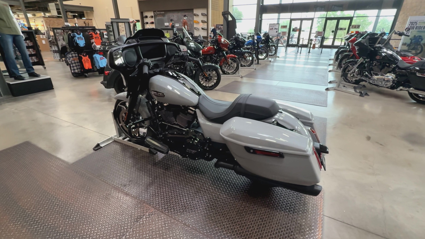 Street Glide®