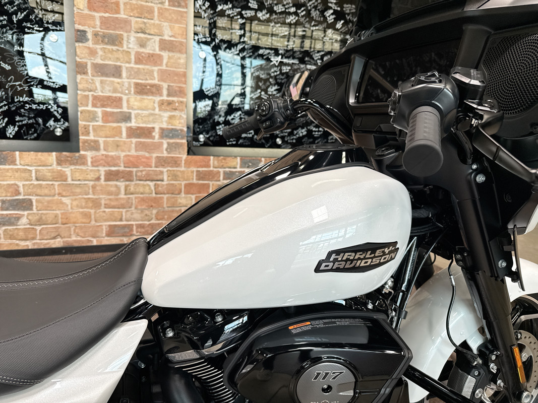 Street Glide®