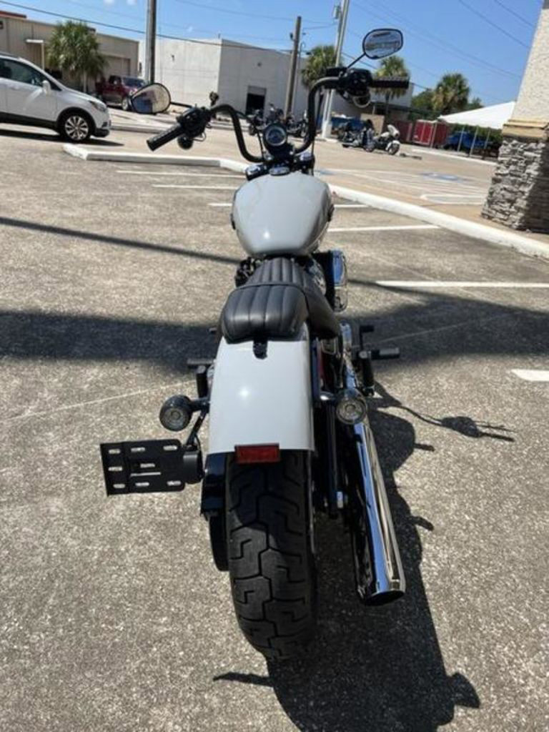 Street Bob®