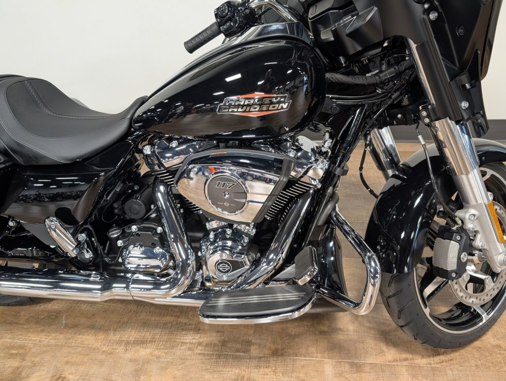 Street Glide®