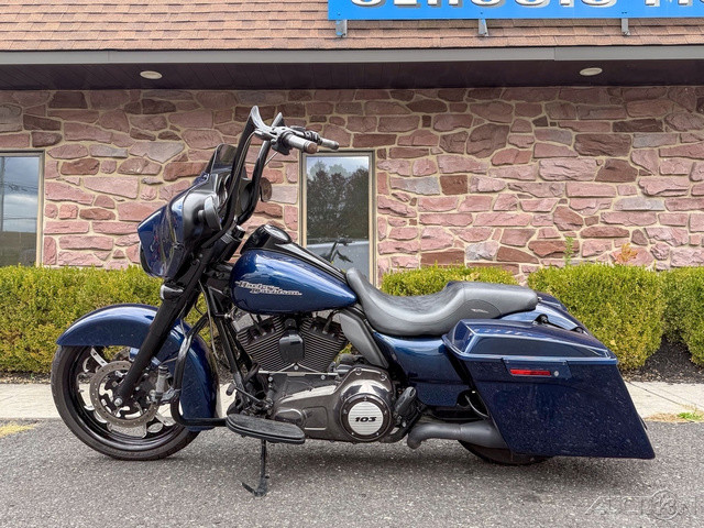 Street Glide®