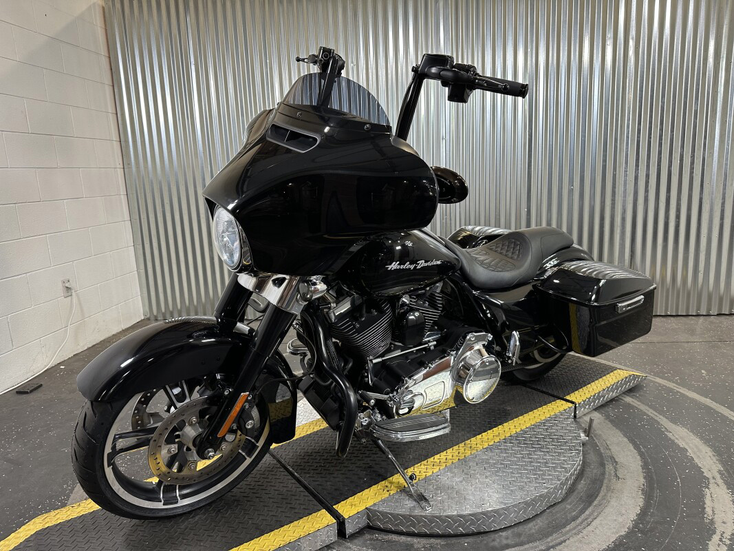 Street Glide®