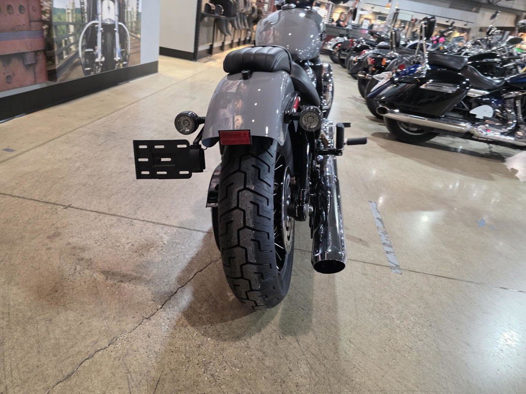 Street Bob®