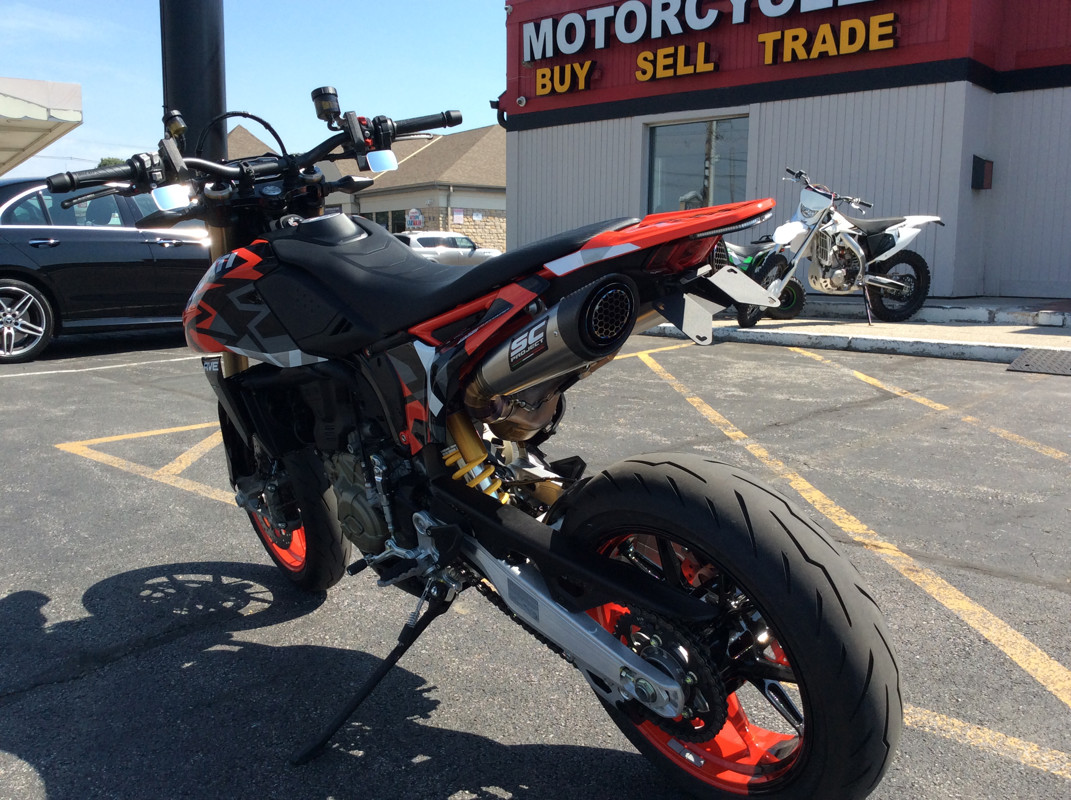 Hypermotard 698