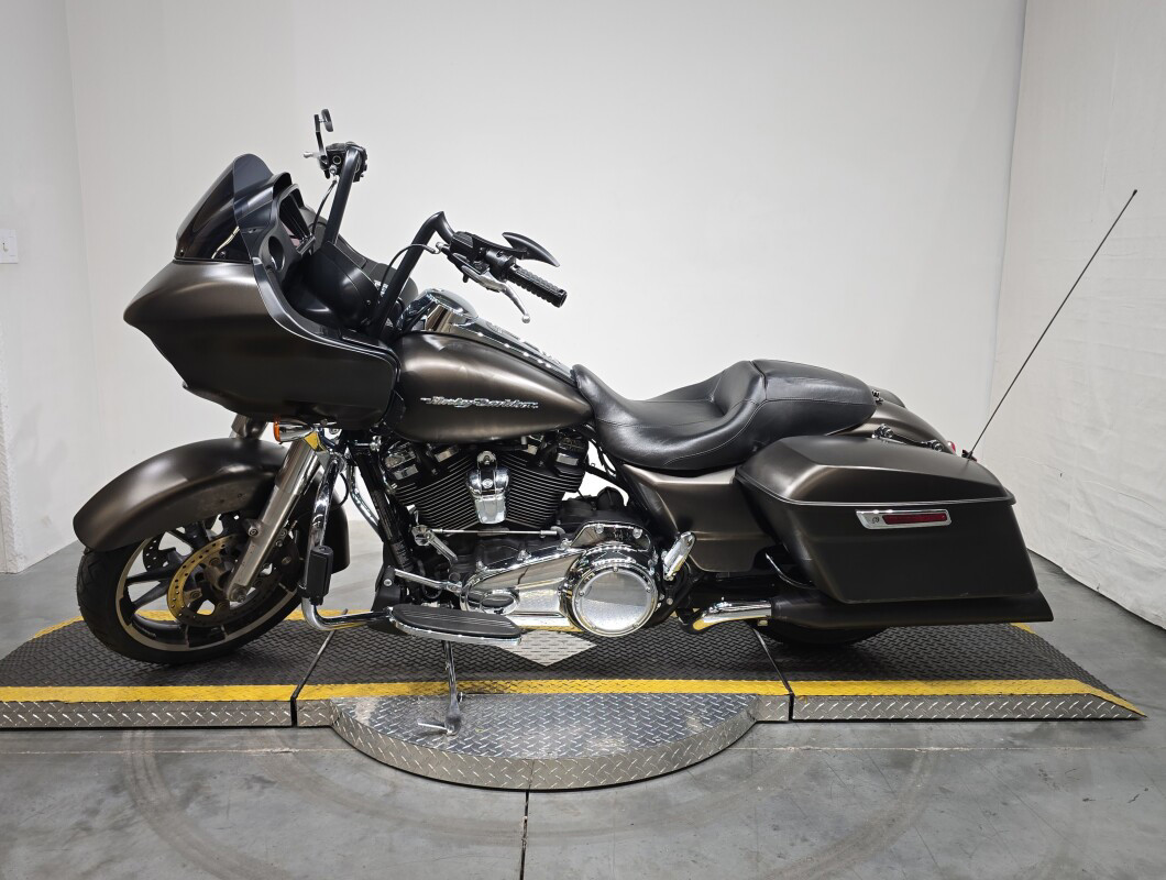 Road Glide®