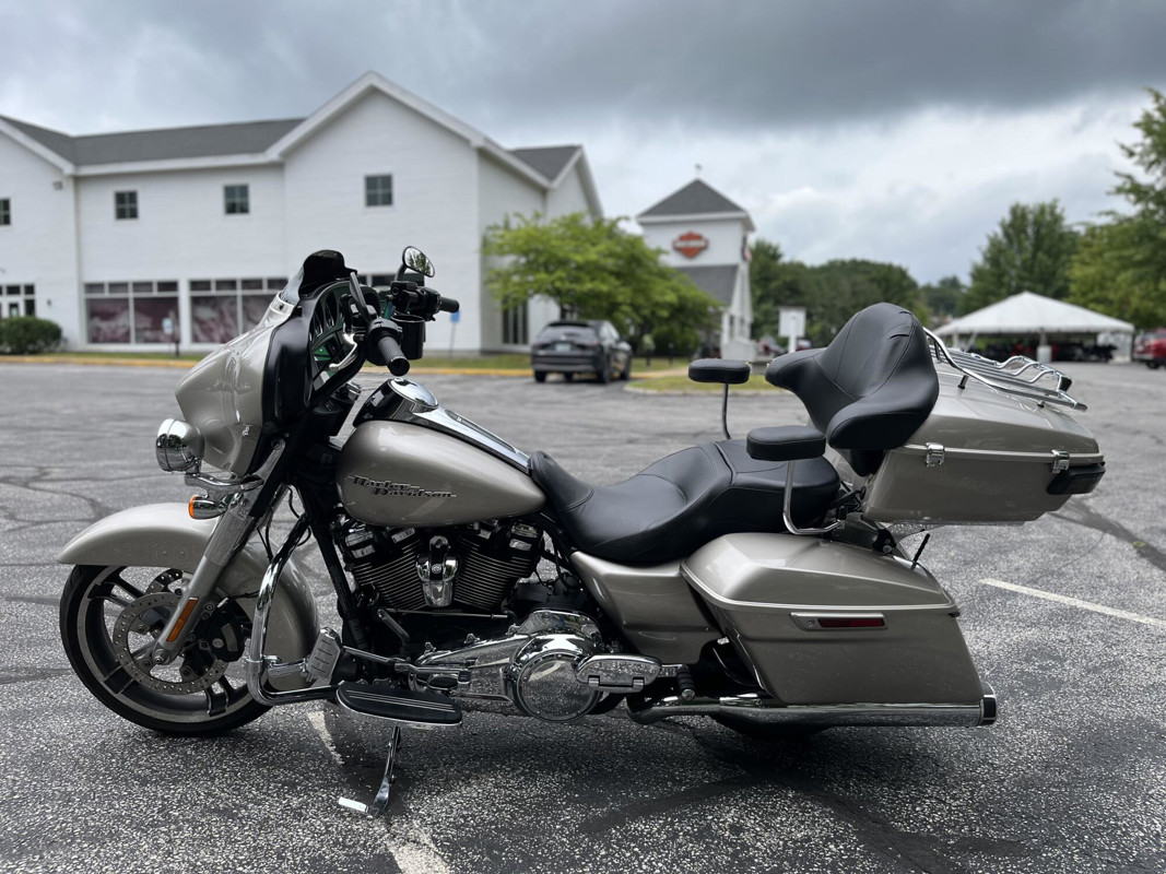 Street Glide®