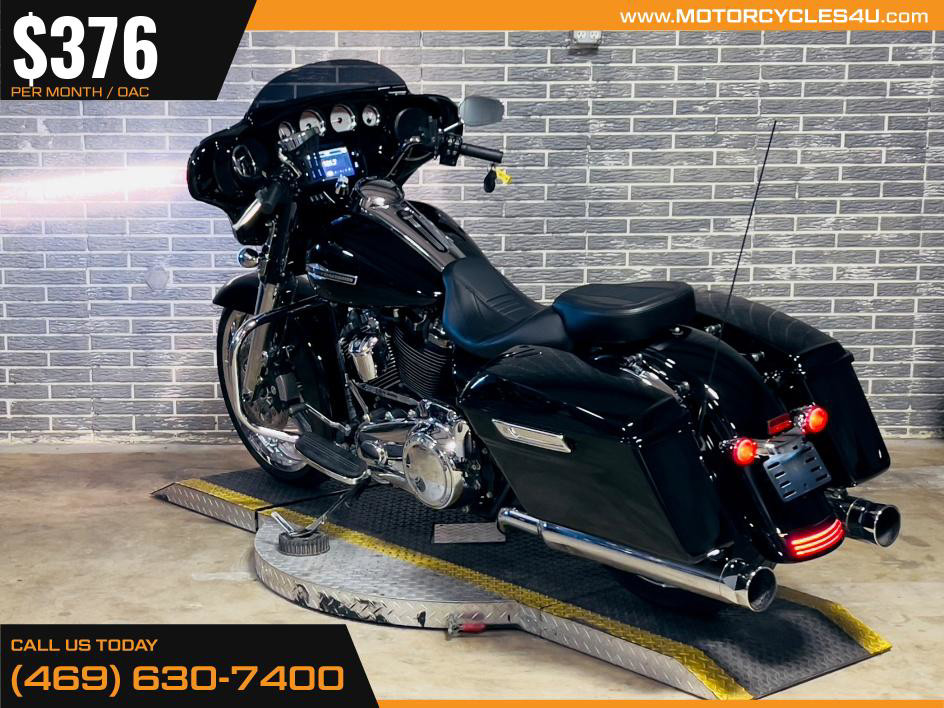 Street Glide®