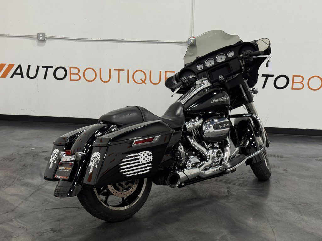 Street Glide®