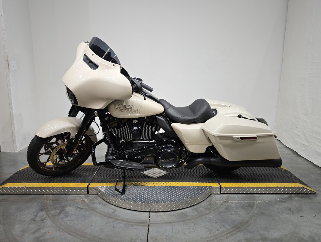Street Glide® ST